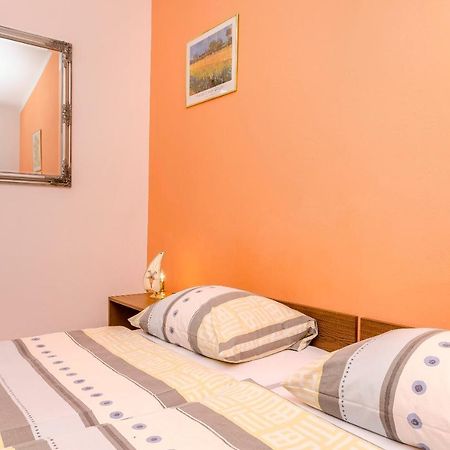 Apartments And Room Take It Easy ตรีบูนย์ ภายนอก รูปภาพ