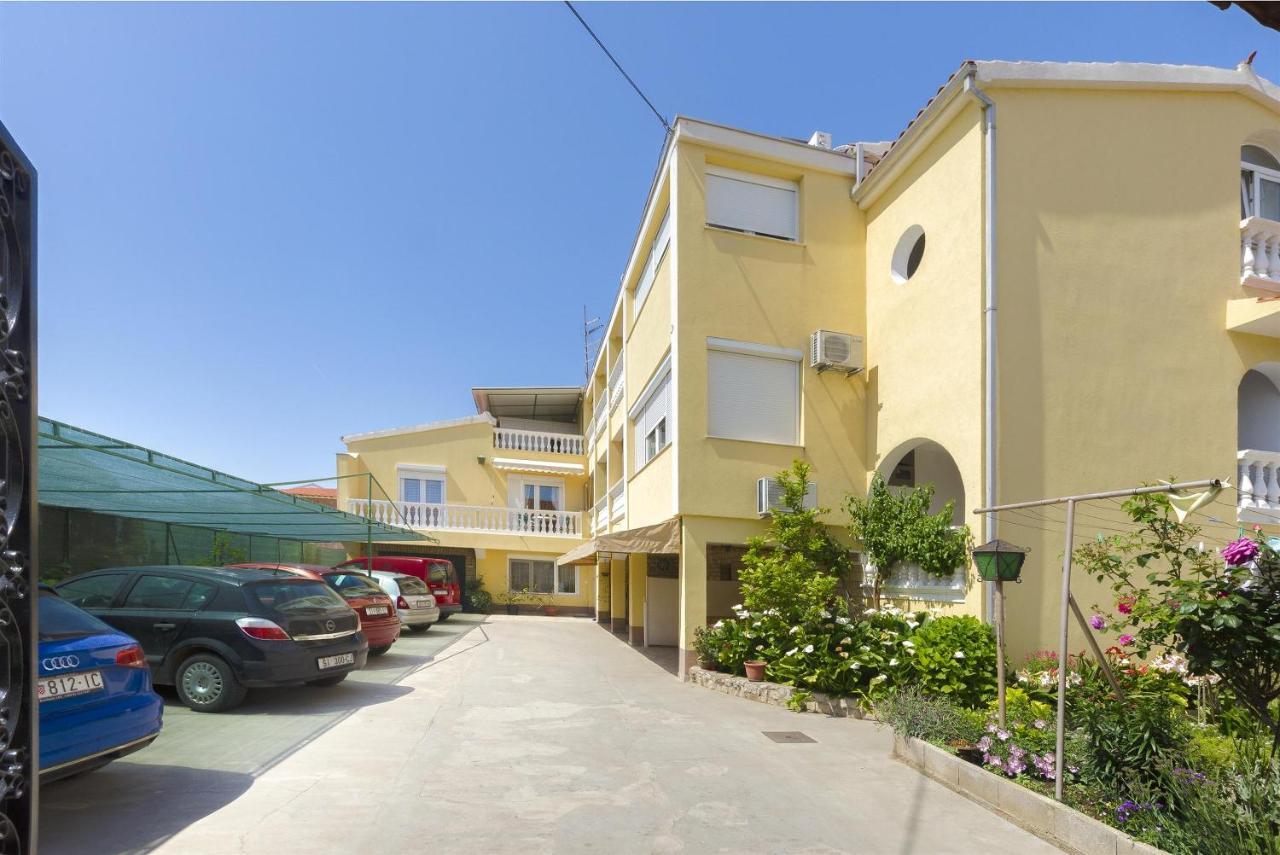 Apartments And Room Take It Easy ตรีบูนย์ ภายนอก รูปภาพ