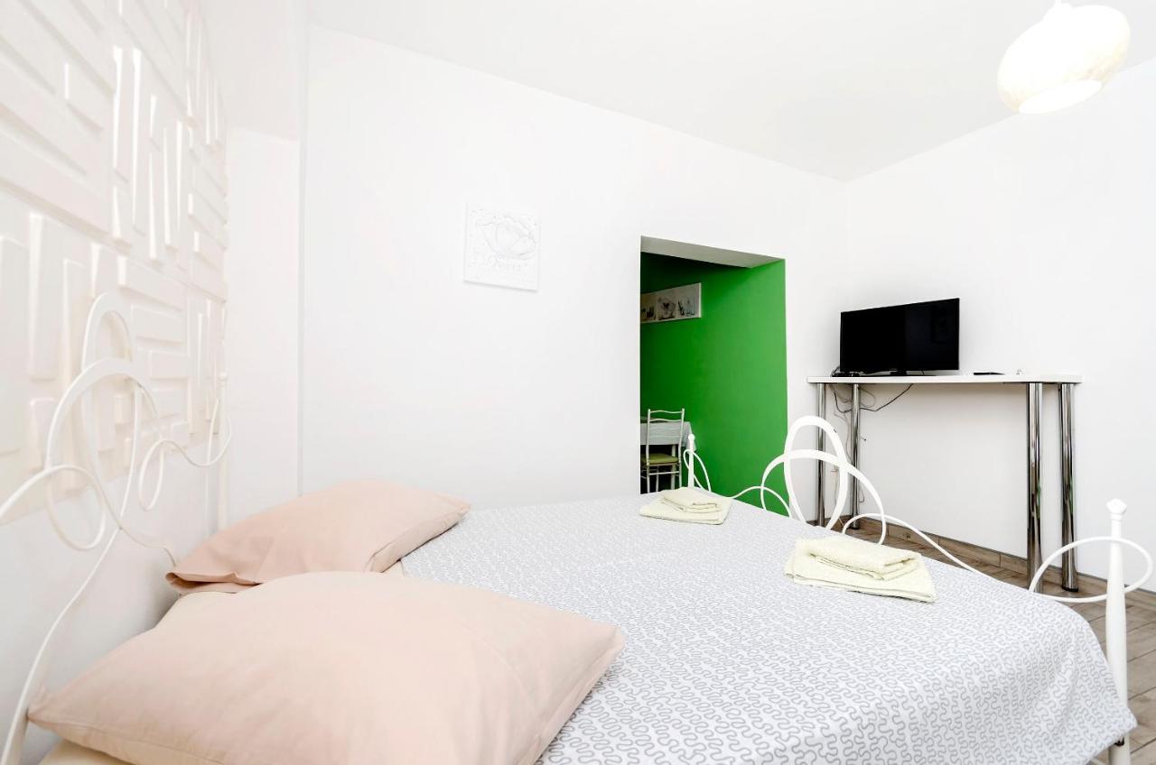 Apartments And Room Take It Easy ตรีบูนย์ ภายนอก รูปภาพ