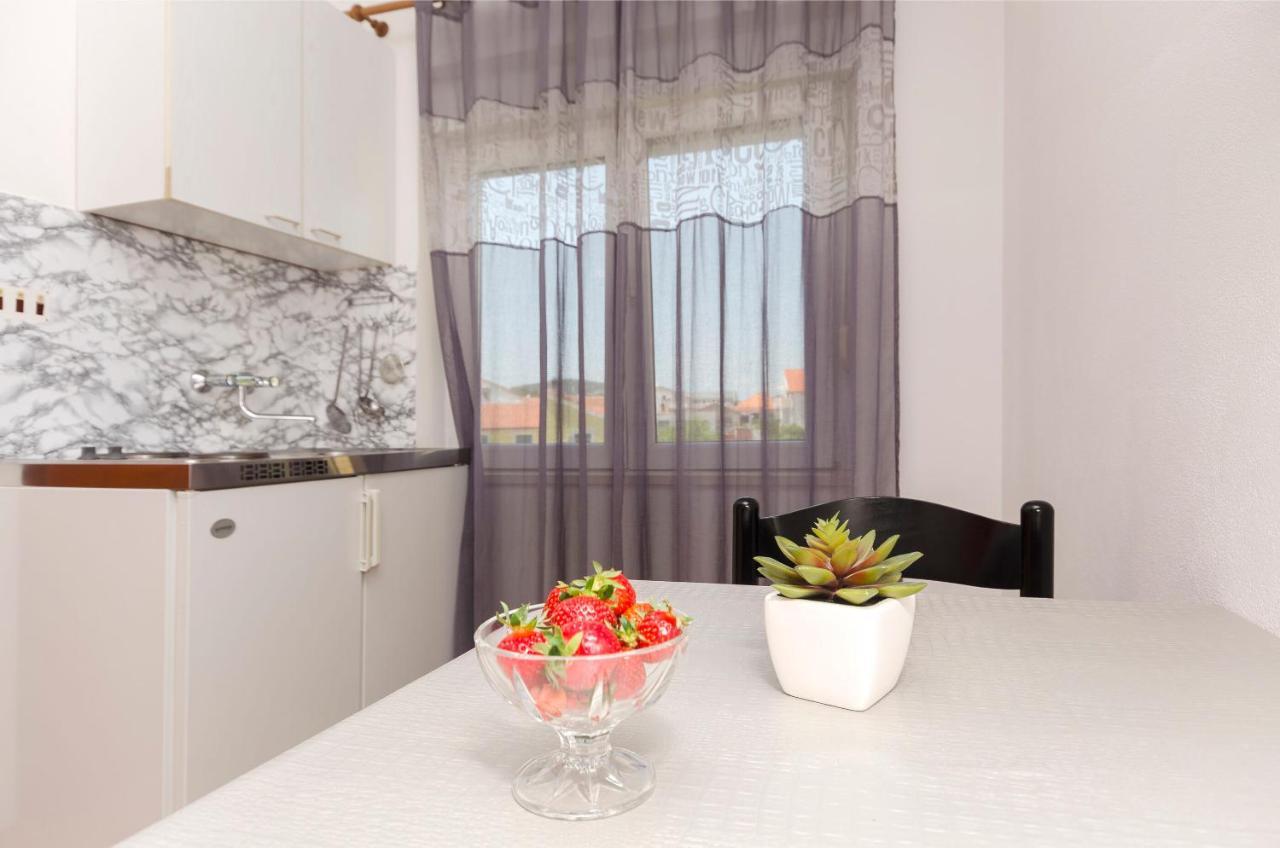 Apartments And Room Take It Easy ตรีบูนย์ ภายนอก รูปภาพ