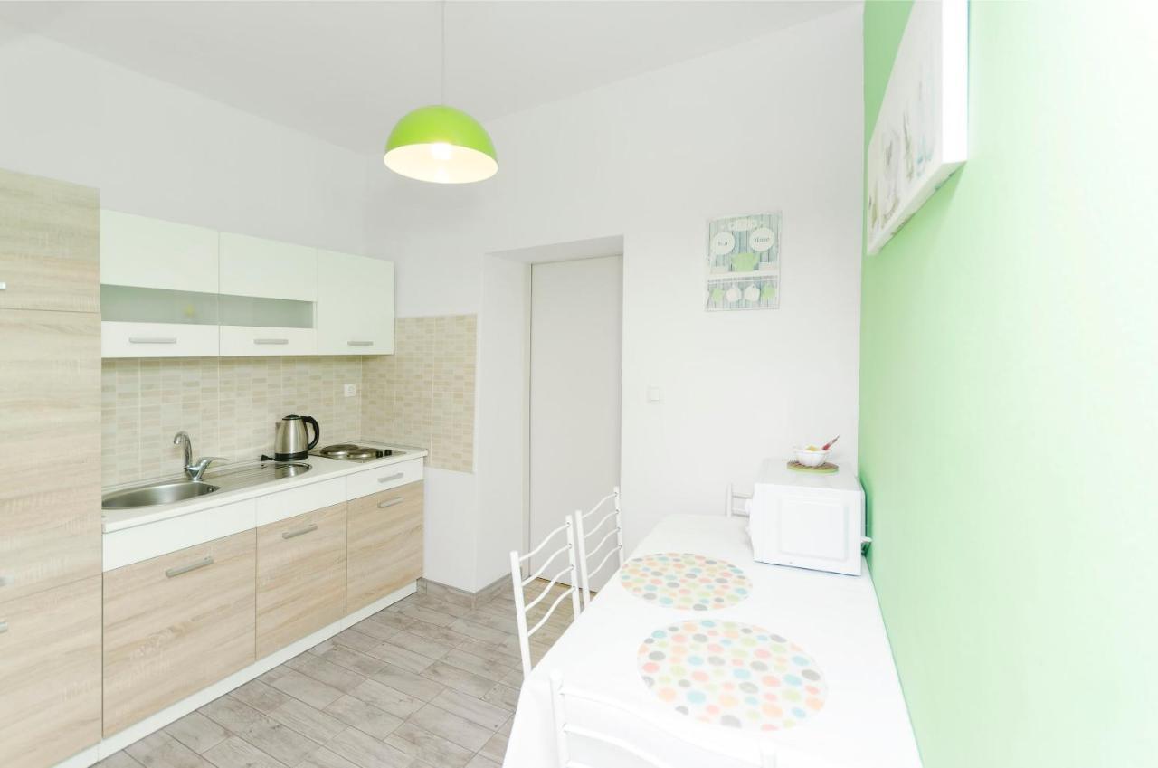 Apartments And Room Take It Easy ตรีบูนย์ ภายนอก รูปภาพ