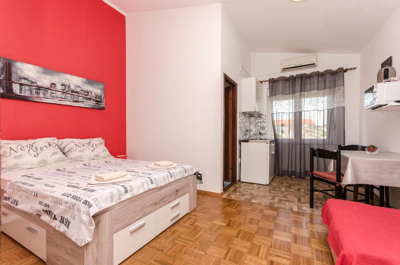 Apartments And Room Take It Easy ตรีบูนย์ ภายนอก รูปภาพ