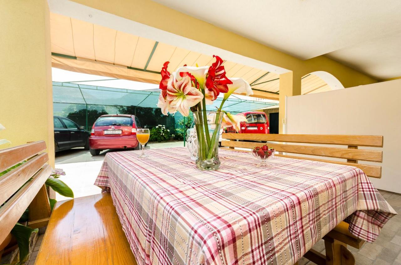 Apartments And Room Take It Easy ตรีบูนย์ ภายนอก รูปภาพ