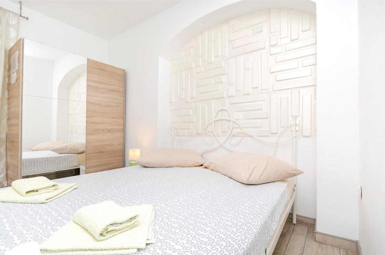Apartments And Room Take It Easy ตรีบูนย์ ภายนอก รูปภาพ