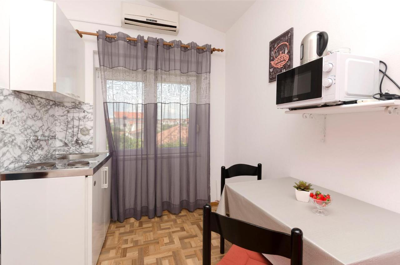Apartments And Room Take It Easy ตรีบูนย์ ภายนอก รูปภาพ