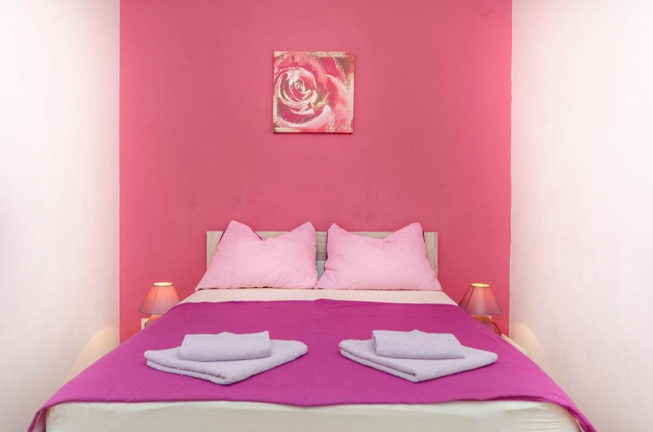 Apartments And Room Take It Easy ตรีบูนย์ ภายนอก รูปภาพ