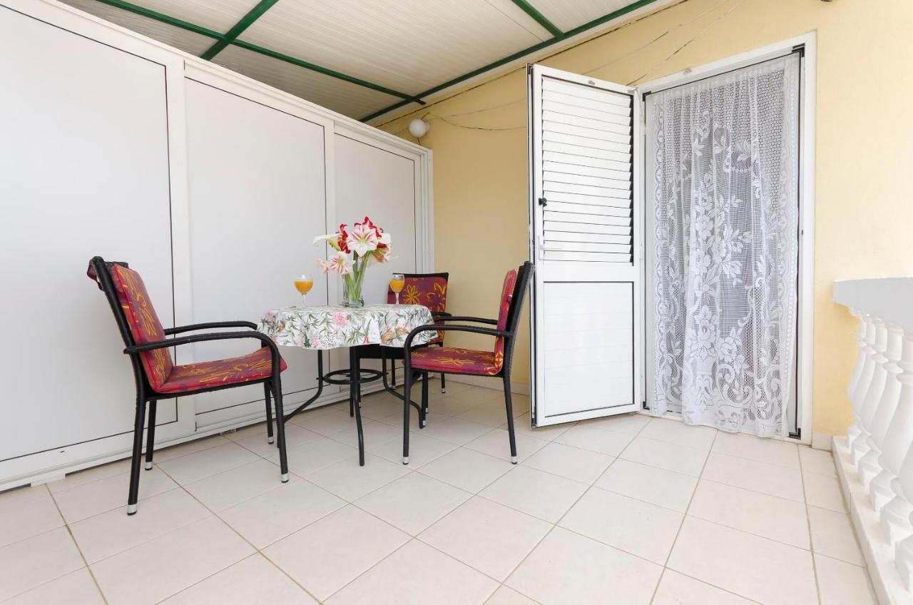 Apartments And Room Take It Easy ตรีบูนย์ ภายนอก รูปภาพ