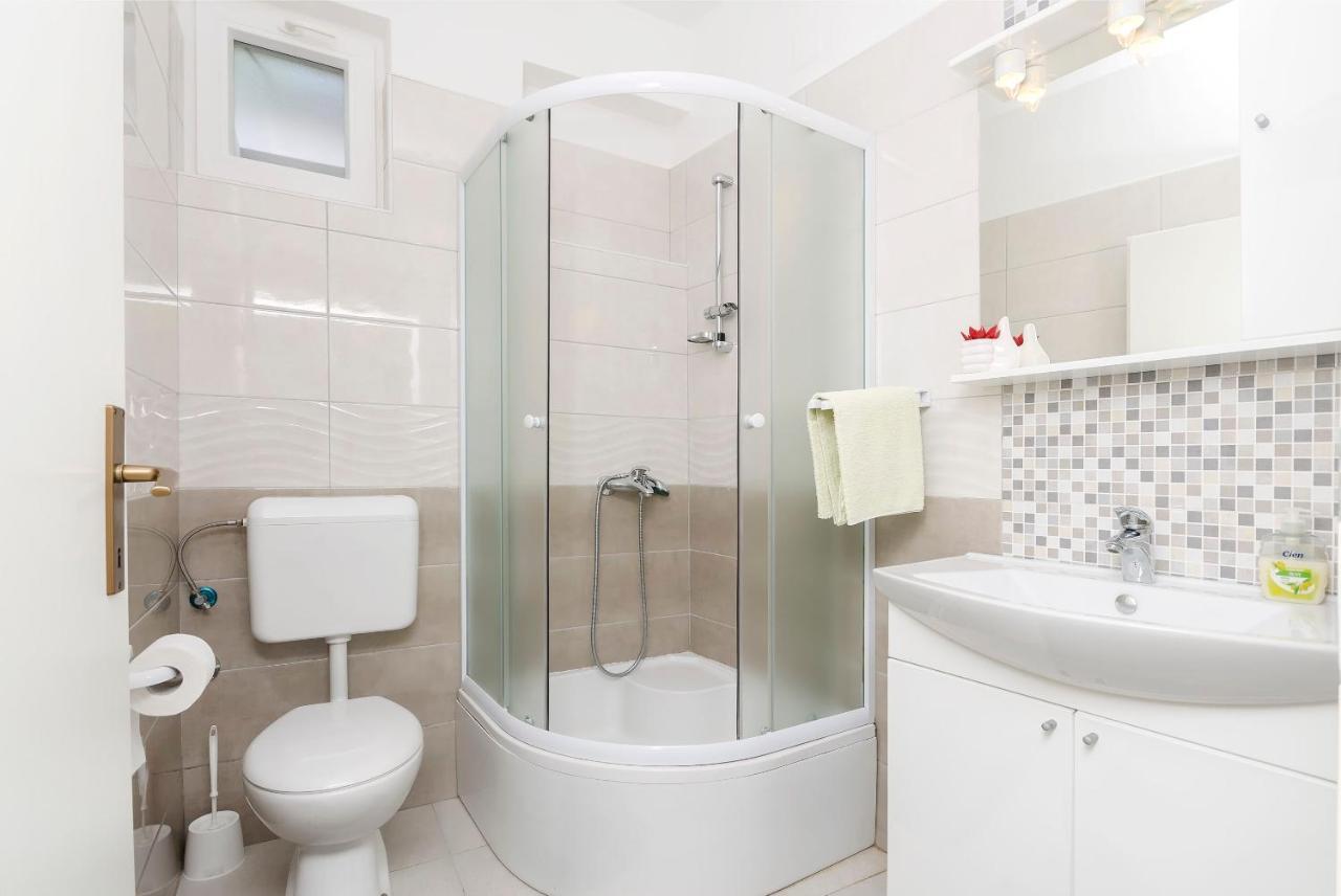 Apartments And Room Take It Easy ตรีบูนย์ ภายนอก รูปภาพ