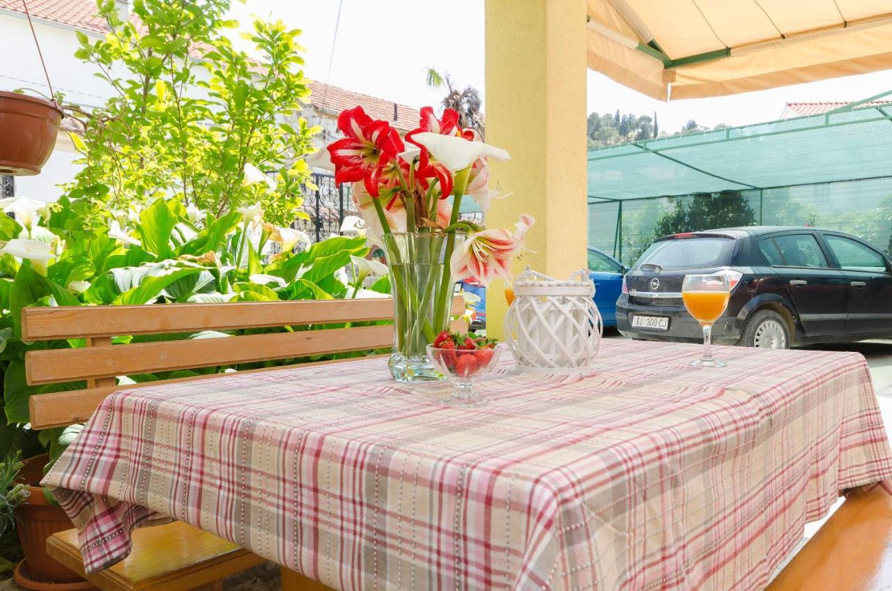 Apartments And Room Take It Easy ตรีบูนย์ ภายนอก รูปภาพ