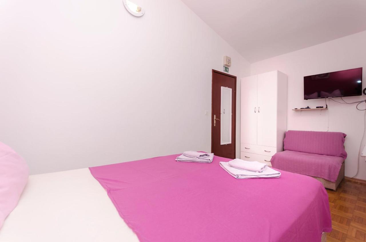 Apartments And Room Take It Easy ตรีบูนย์ ภายนอก รูปภาพ