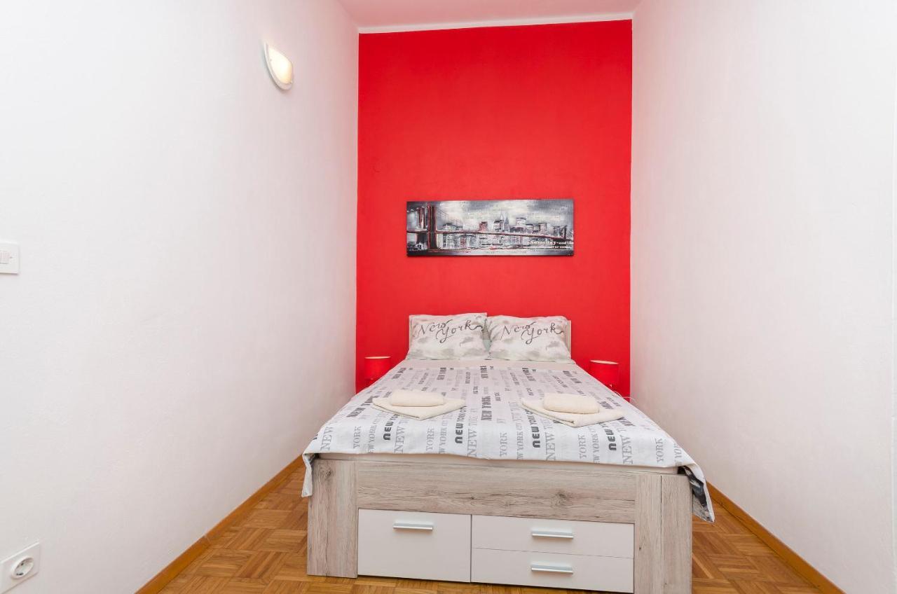 Apartments And Room Take It Easy ตรีบูนย์ ภายนอก รูปภาพ