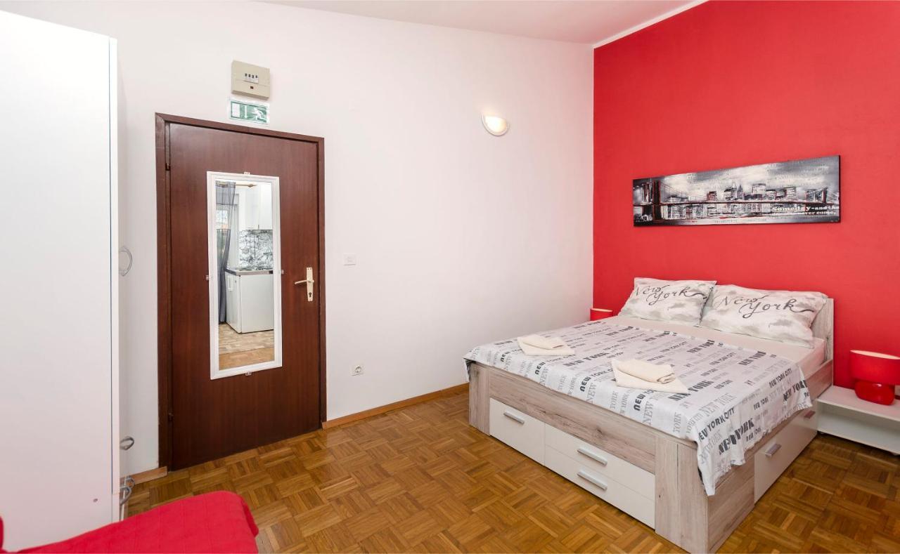 Apartments And Room Take It Easy ตรีบูนย์ ภายนอก รูปภาพ
