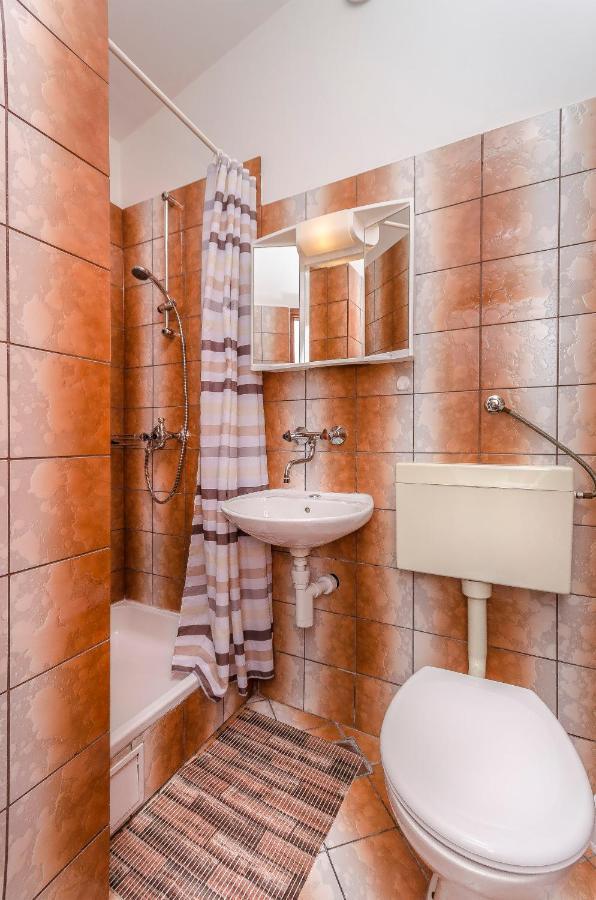 Apartments And Room Take It Easy ตรีบูนย์ ภายนอก รูปภาพ