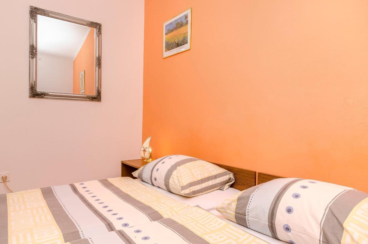 Apartments And Room Take It Easy ตรีบูนย์ ภายนอก รูปภาพ