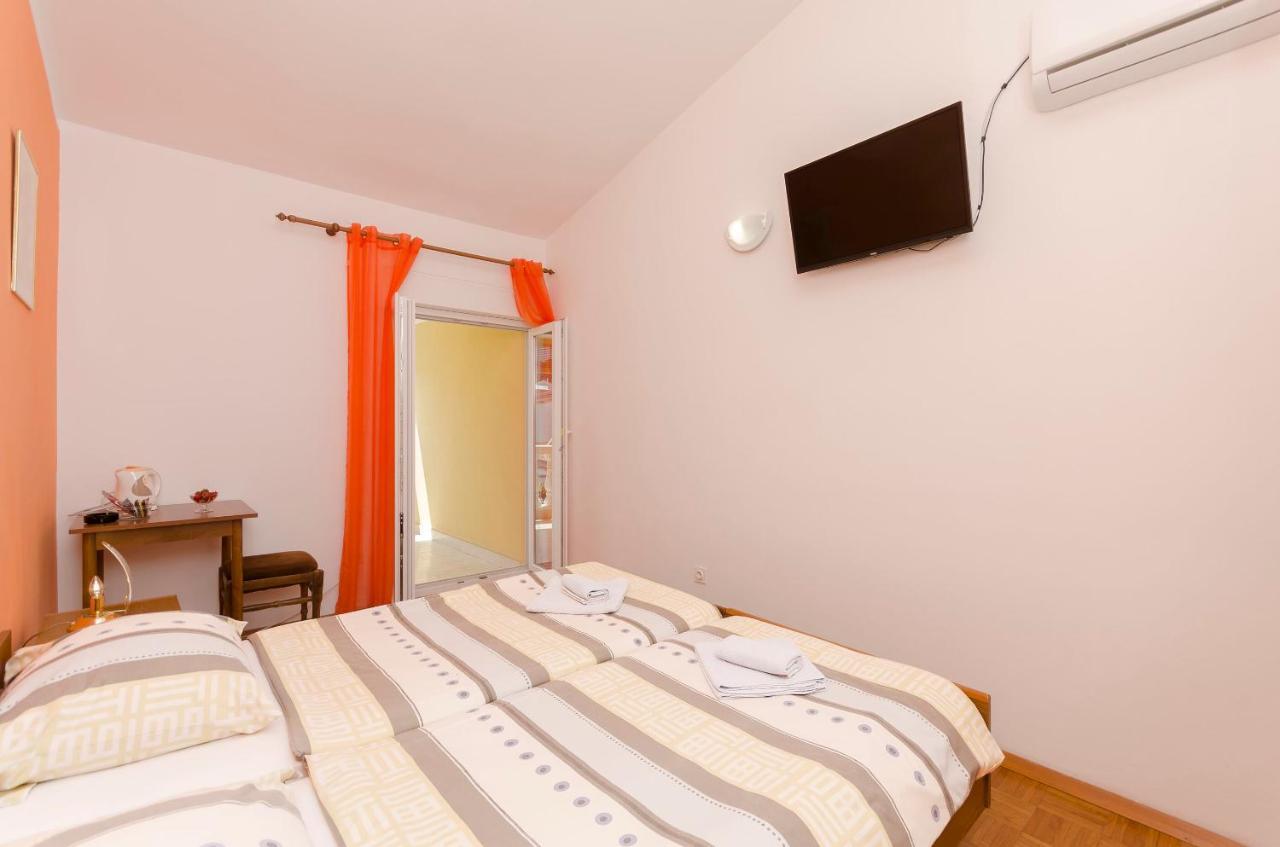 Apartments And Room Take It Easy ตรีบูนย์ ภายนอก รูปภาพ