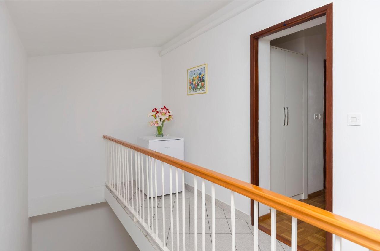 Apartments And Room Take It Easy ตรีบูนย์ ภายนอก รูปภาพ