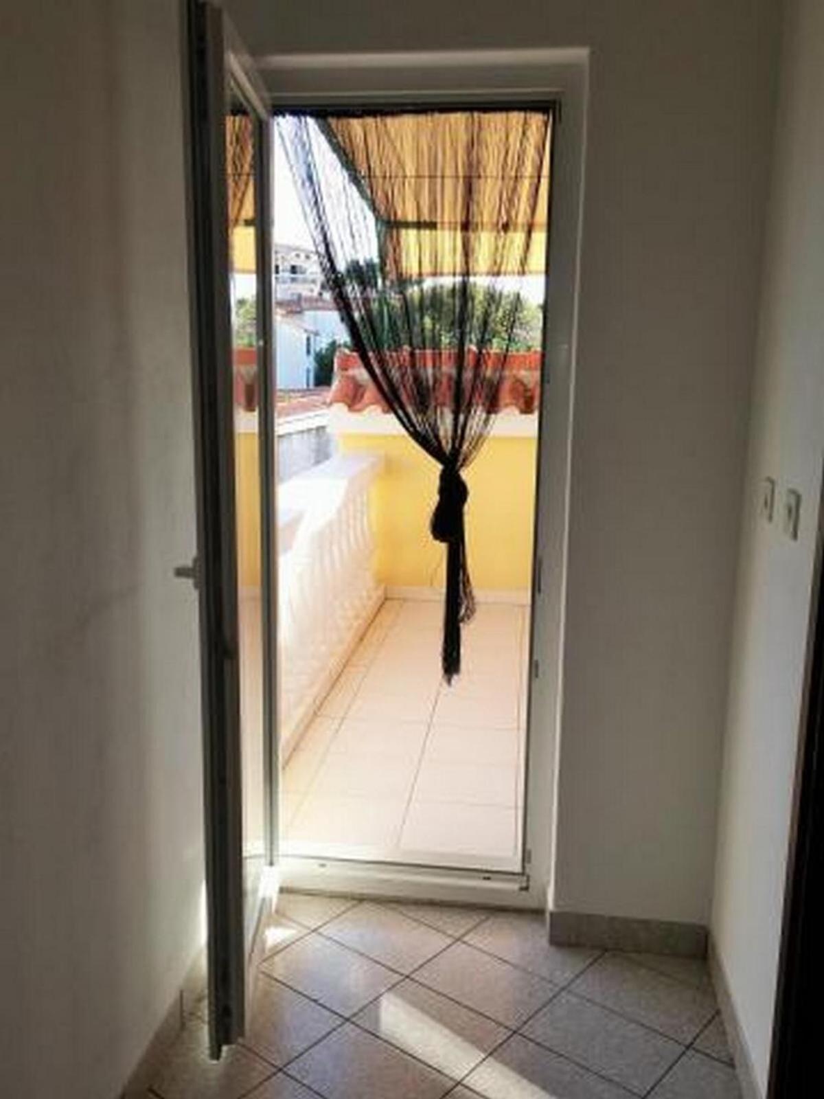Apartments And Room Take It Easy ตรีบูนย์ ภายนอก รูปภาพ